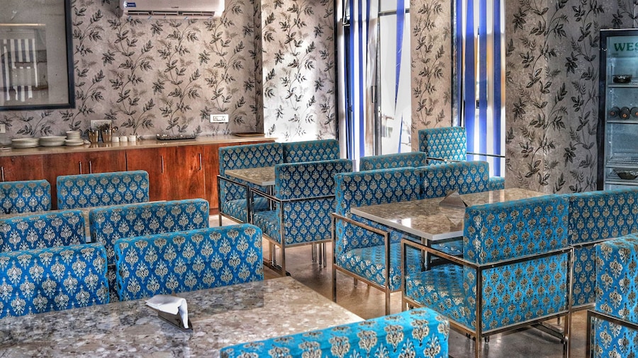 Hotel Emblem Suites
