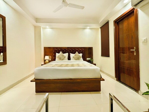 Deluxe Double Room, 1 King Bed, Private Bathroom