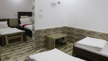 Family Room | Free WiFi, bed sheets