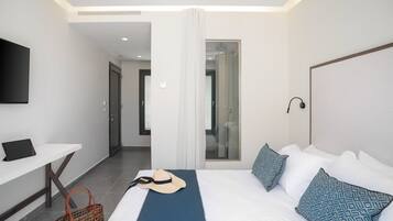 Classic Room | Premium bedding, minibar, in-room safe, desk