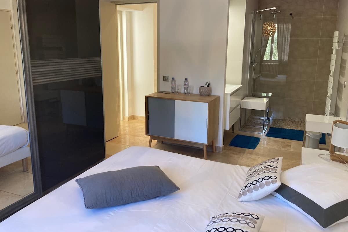 Apartamento Confort, vistas a la piscina | Ropa de cama