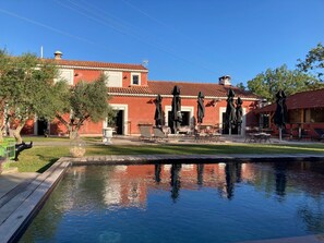 Front of property - Domaine Sainte Baume (Saint-Maximin-la-Sainte-Baume)