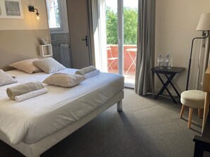 Quarto casal, vista para a piscina | Roupa de cama