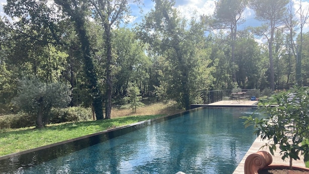 Piscina con borde infinito