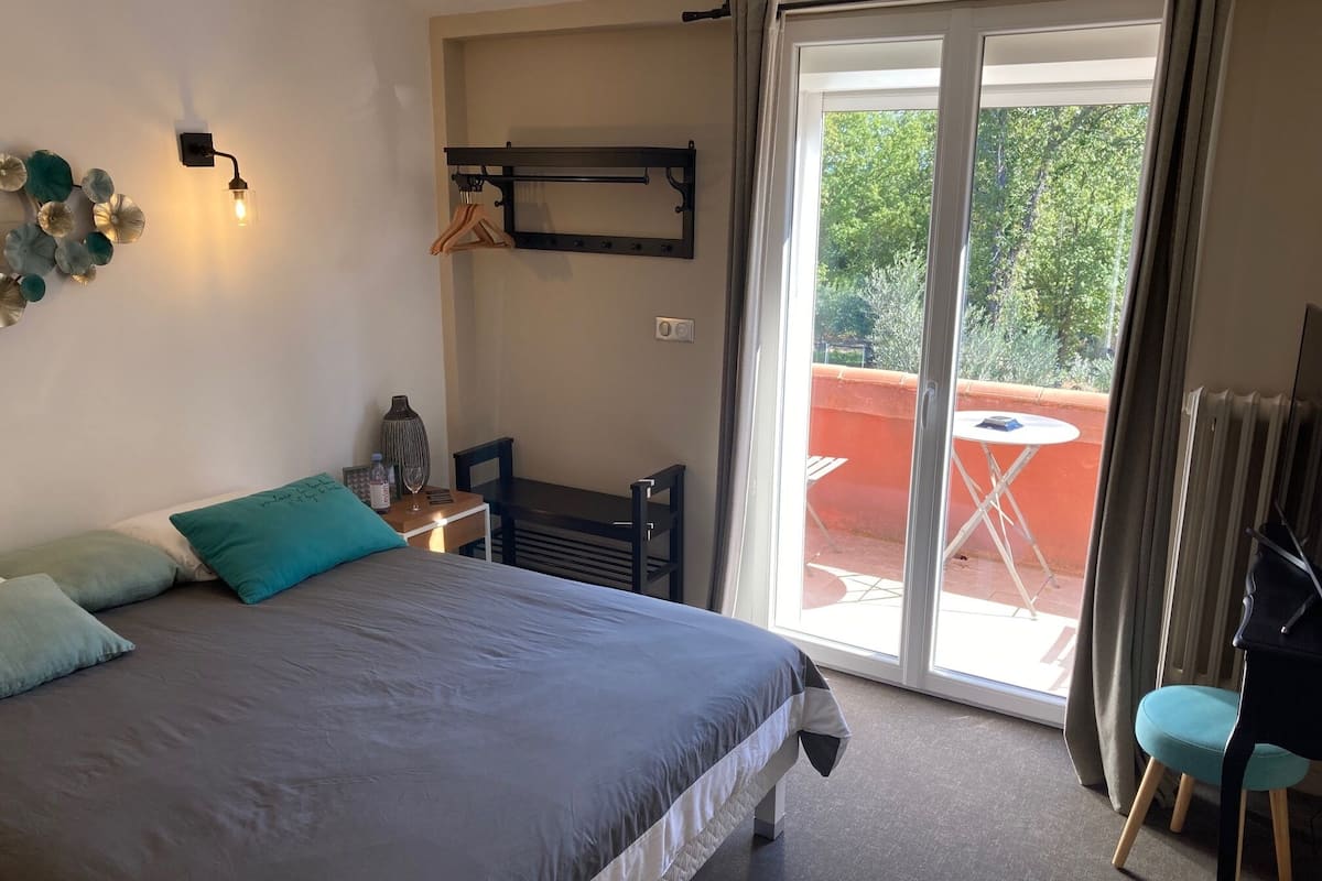 Double Room, Pool View | 1 bedroom, bed sheets