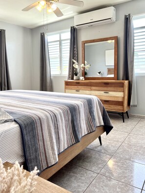 3 bedrooms, desk, iron/ironing board, travel cot