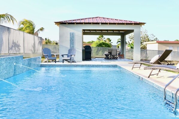 Outdoor pool - New Large Saltwater Pool-Quiet Area-5 min to beach (Isabela)