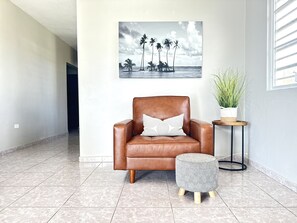 Smart TV, books - New Large Saltwater Pool-Quiet Area-5 min to beach (Isabela)