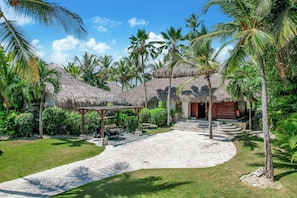 Property entrance - Luxury Villa with Beachfront Eden Roc (Punta Cana)