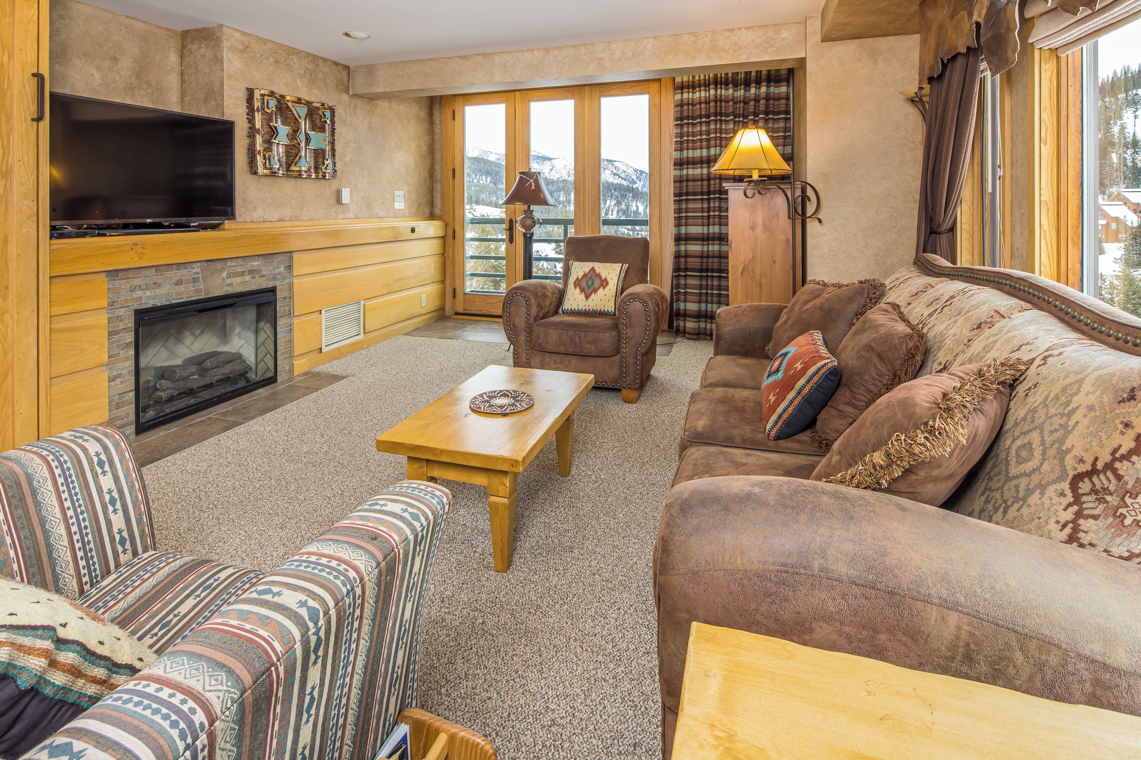 Flat-screen TV, fireplace