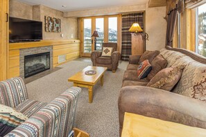 Televisión de pantalla plana, chimenea