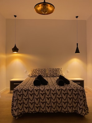 3 slaapkamers, een strijkplank/strijkijzer, reisbedje, gratis wifi