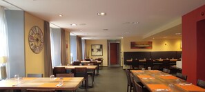 Daily buffet breakfast (CHF 12.90 per person)