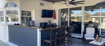 Relax by the Gulf Coast, just 8 mins from Gulfport Beach