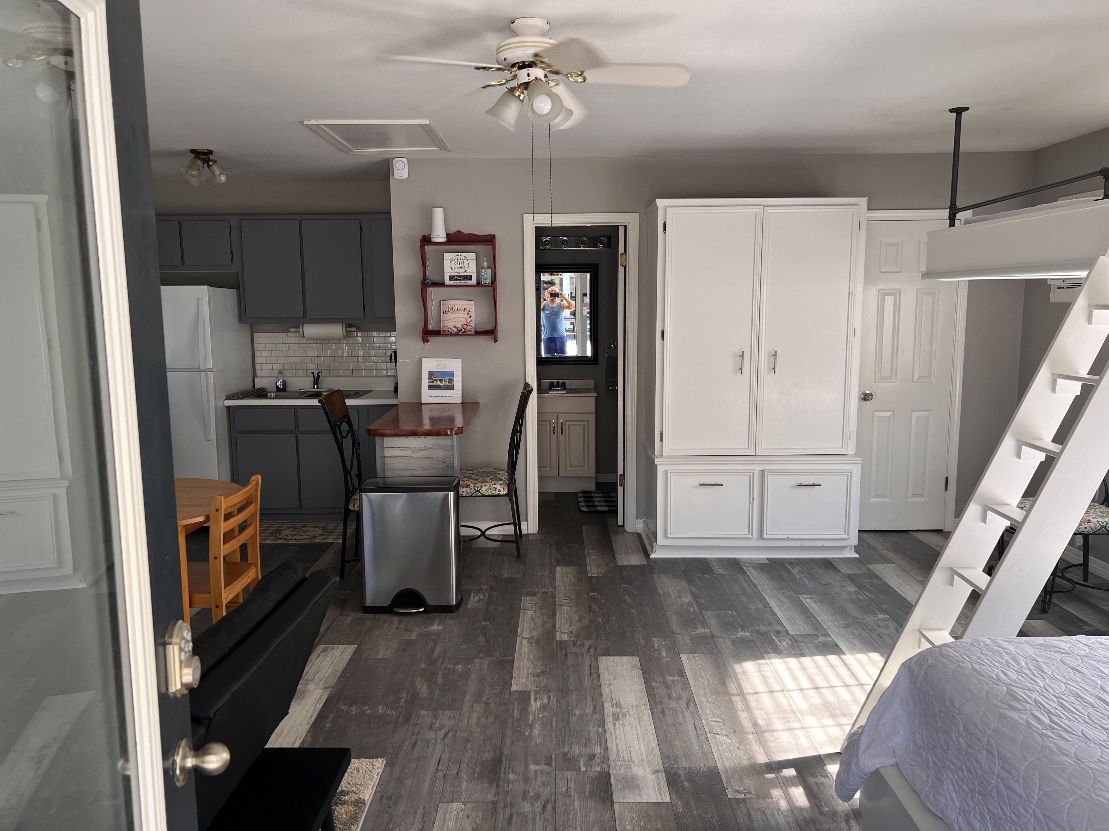 1 habitación, tabla de planchar con plancha, wifi gratis y ropa de cama 