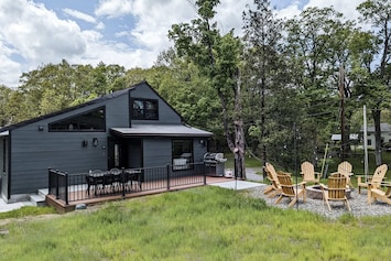 Image of Acorn Bungalow & Lodge - Luxury Cabin, Catskills