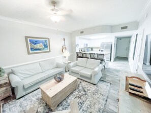 Smart TV, Netflix, Hulu, streaming services