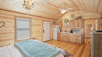1 bedroom, iron/ironing board, WiFi (free), bed sheets