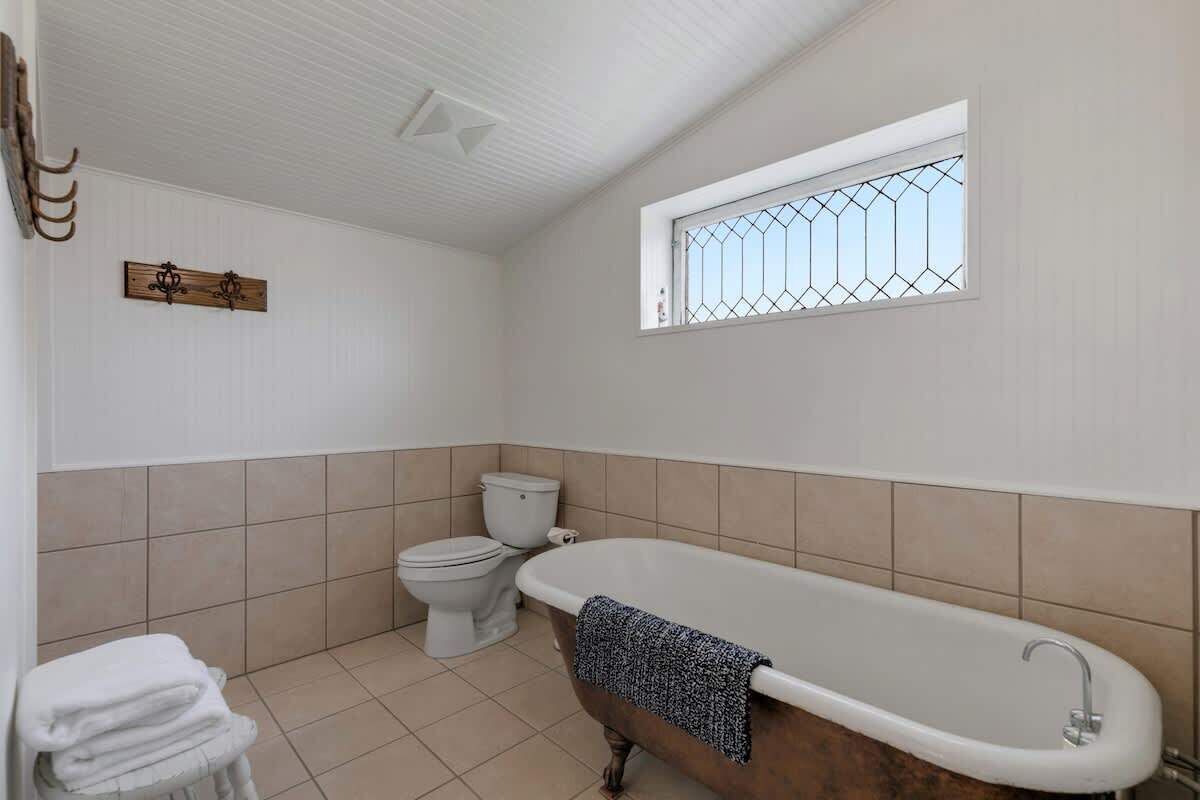 Shower, hair dryer, towels, shampoo