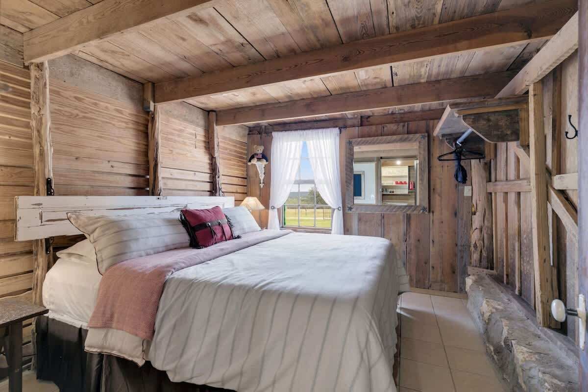 2 slaapkamers, een strijkplank/strijkijzer, gratis wifi, beddengoed