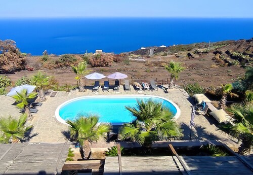 Große Wohnung mit Terrasse mit Blick auf das Meer und den Pool!