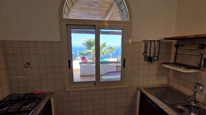 Fridge, stovetop, cookware/dishes/utensils, dining tables - Great apartment with terrace overlooking the sea and the pool! Sunrise 5 (Trapani)
