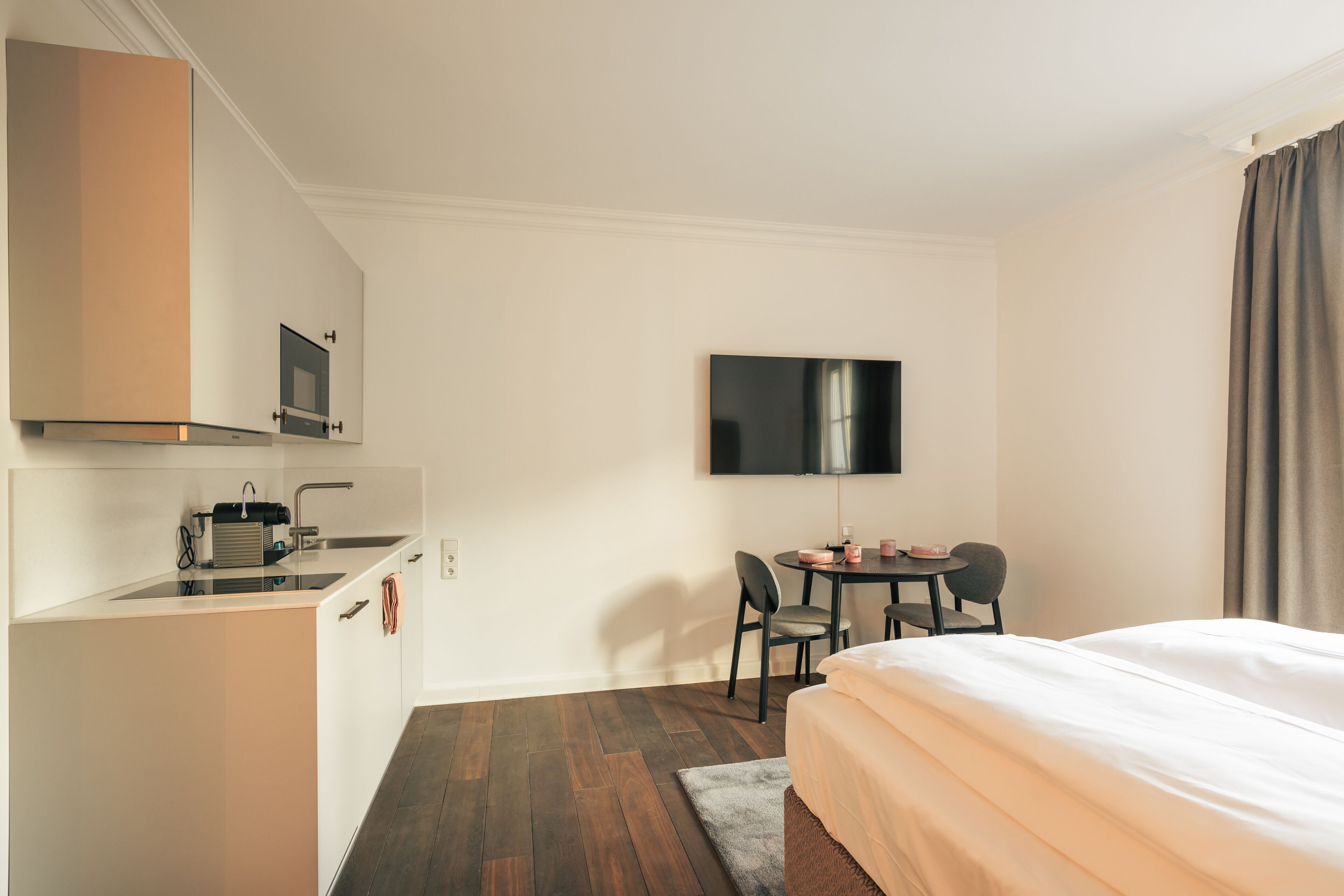 Premium bedding, in-room safe, individually decorated, soundproofing