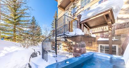 Beautiful townhome in the heart of Town of Winter Park w/PRIVATE HOT TUB