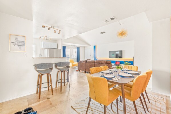 Dining - Dallas Retro House | KING Bed & Backyard (Dallas)