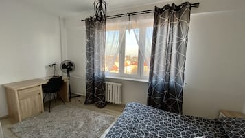 1 quarto, escrivaninha, ferros/tábuas de passar roupa, Wi-Fi