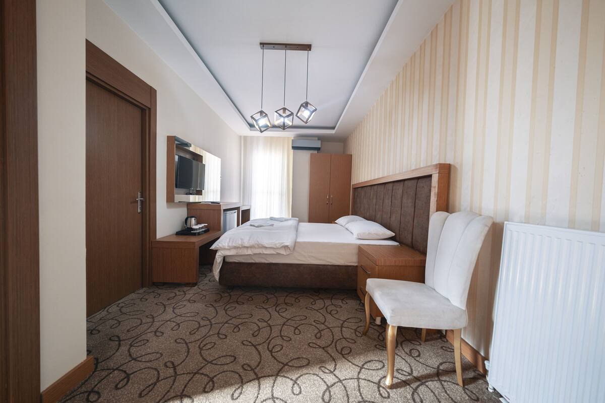 Standard Studio Suite | Egyptian cotton sheets, premium bedding, desk, laptop workspace