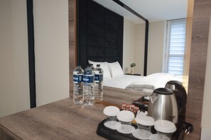 Deluxe Double Room, 1 King Bed, Refrigerator | Egyptian cotton sheets, premium bedding, desk, laptop workspace - By Sultan Otel (Bursa)