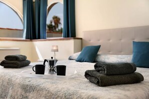 4 bedrooms, in-room safe, iron/ironing board, travel crib - 4 Bed Villa with 2 Swimming Pools and Air Conditioning (Oasis del Sur)