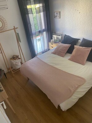 2 Schlafzimmer, BĂŒgeleisen/BĂŒgelbrett, Reisekinderbett, WLAN