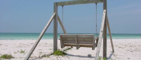 Camastros y toallas de playa