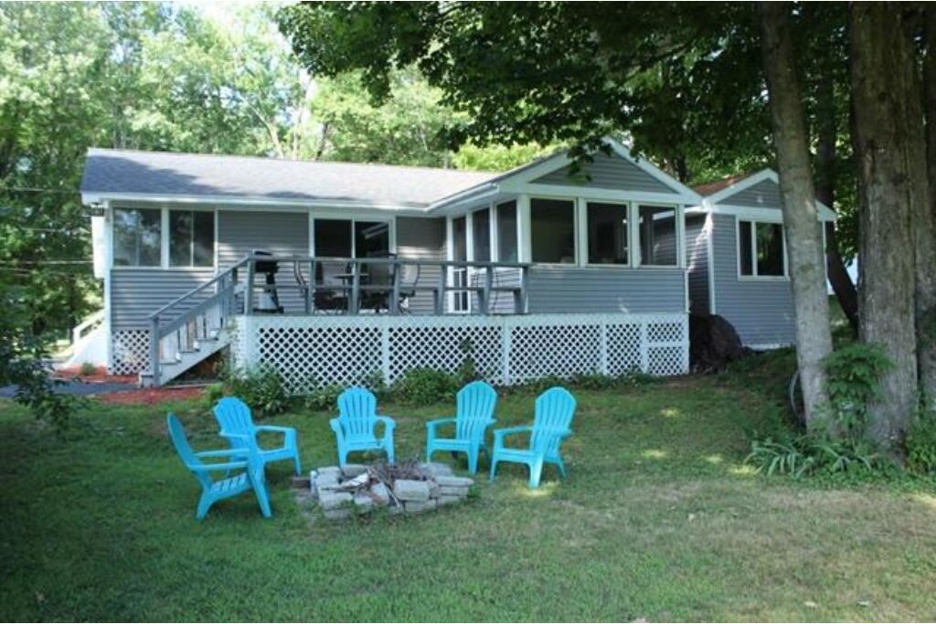 Spacious, 2-Bedroom Home on the Golf Course!