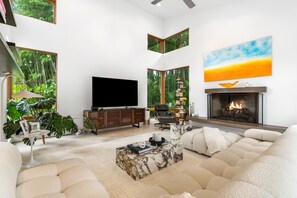 Smart TV, fireplace, video games, table tennis