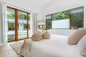 2 bedrooms, desk, iron/ironing board, free WiFi - Luxury Modern Ville in Heart of Sarasota (Sarasota)
