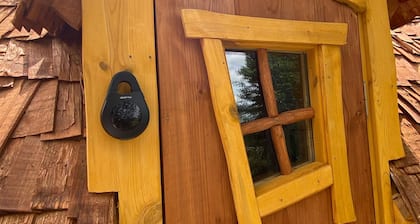 Atypical enchanted wooden cabin and optional Kota grill