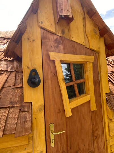 Atypical enchanted wooden cabin and optional Kota grill