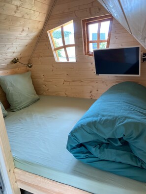 2 bedrooms, bed sheets