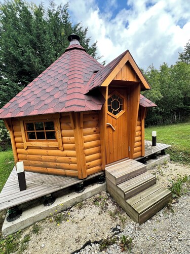 Enchanted cabin with shared pool and optional Kota grill