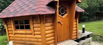 Enchanted cabin with shared pool and optional Kota grill