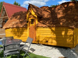 Property grounds - Atypical enchanted wooden cabin and optional Kota grill (Loray)