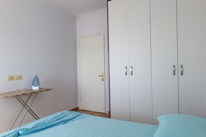 Departamento | 1 habitación, tabla de planchar con plancha, wifi gratis y ropa de cama 