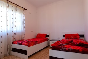 2 habitaciones, tabla de planchar con plancha y wifi gratis 