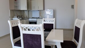 Apartment | Private kitchen | Fridge, microwave, oven, electric kettle - Albania Dream Holidays Accommodation (Sarandë)