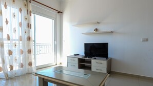 Apartment | Living room | 30-inch TV with cable channels - Albania Dream Holidays Accommodation (Sarandë)