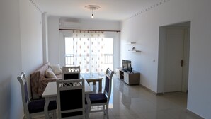 Apartment | Living room | 30-inch TV with cable channels - Albania Dream Holidays Accommodation (Sarandë)