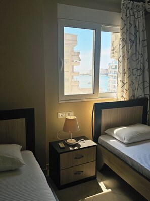 2 室のベッドルーム、アイロン / アイロン台、WiFi (無料)、ベッドシーツ